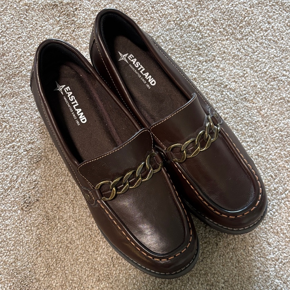 Eastland Nora  Brown Leather Chain-Detail Women's Loafers like new 10W